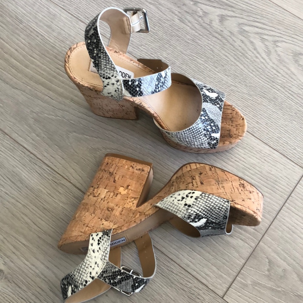 Sandals - Picture 2 of 3